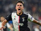 Paulo Dybala z Juventusu slaví svj druhý gól v utkání Ligy mistr proti...