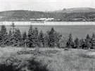 Pohled na hr�z Fl�jsk� p�ehrady s�lesnick�m u�ili�t�m (80. l�ta 20. stolet�).
