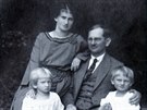 Jan Piveka s rodinou.