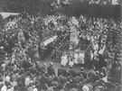 Masarykovu bustu odhalili za velké účasti obyvatel v Loučce už 3. srpna roku...