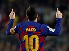 Lionel Messi z Barcelony oslavuje svou trefu.