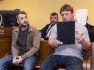 Obžalovaní Boris Anatolij Volf a Martin Bakeš (vpředu zleva) u Krajského soudu...