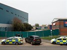 Britská policie zasahuje v prmyslovém komplexu ve mst Grays, kde byl nalezen...