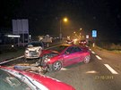 Druhá nehoda se stala v hradecké ulici Bratří Štefanů v 19 hodin. Řidič škody...