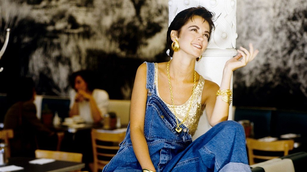 Lacláče na fotografii jsou z kolekce DKNY pro podzim 1991, ale v průběhu dekády...