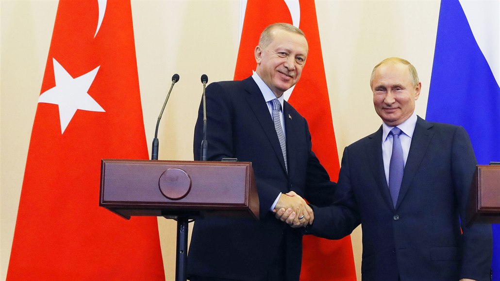 Turecký prezident Recep Tayyip Erdogan (vlevo) a ruský prezident Vladimir Putin...
