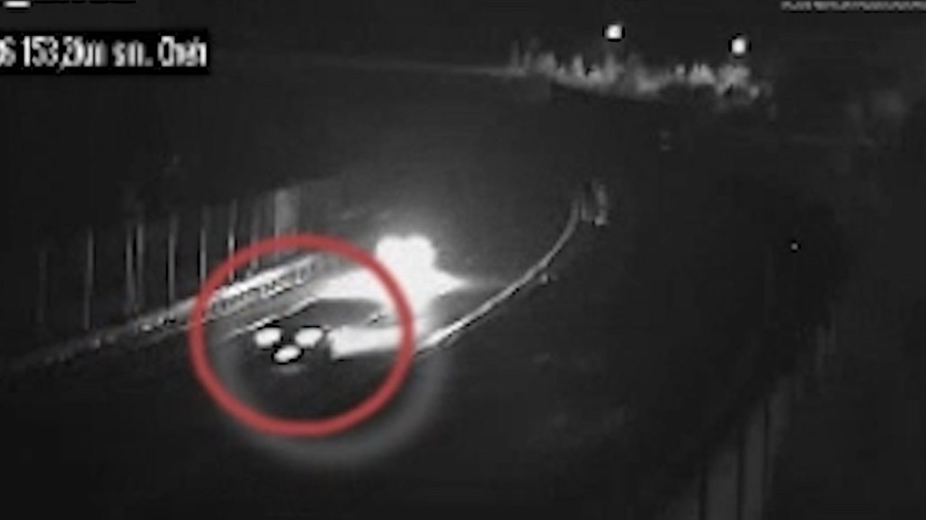 Opilý řidič jel po dálnici D6 v protisměru, pak ujížděl hlídce