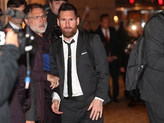 Největší hvězda barcelonských fotbalistů Lionel Messi po příletu do Prahy.