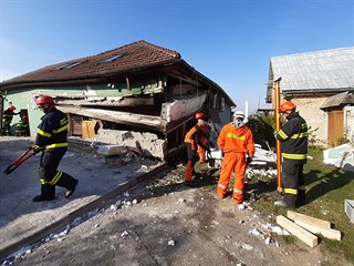 Výbuch výrobní halu poničil a zranil dva lidi. (23. října 2019)
