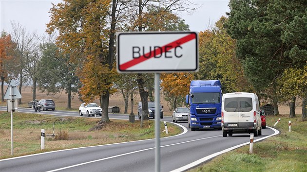 Silnice v seku mezi Novm Veselm a Bud na rsku musela bt opakovan opravovna  kvli nekvalitn (vadn) emulzi.