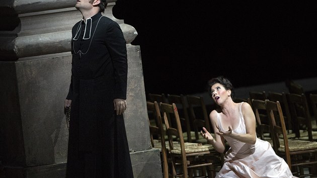 Michael Fabiano jako ryt des Grieux a Lisette Oropesa jako Manon v Metropolitn opee