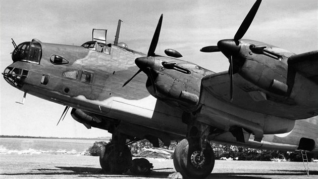 Druh prototyp bombardru Halifax. Prvn sriov verze byla prakticky shodn s tmto prototypem, a to vetn vzbroje.