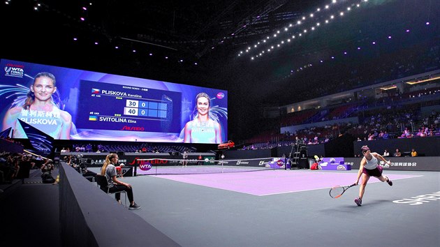 Ukrajinská tenistka Elina Svitolinová v duelu na Turnaji mistryň proti Karolíně Plíškové
