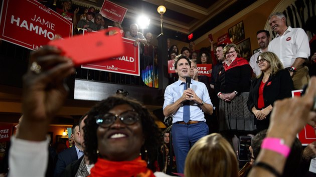 Kanadsk premir Justin Trudeau na pedvolebnm mtinku v Britsk Kolumbii (20. jna 2019)