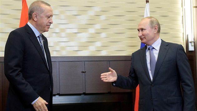 Tureck prezident Recep Tayyip Erdogan (vlevo) a rusk prezident Vladimir Putin na jednn v Soi (22. jna 2019)