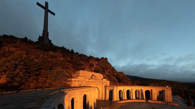 Pomnk obtem panlsk obansk vlky Valle de los Cados (dol padlch), kter nechal postavit dikttor Francisco Franco. Ten byl zde dlouh lta tak pohben. (24. jna 2019)