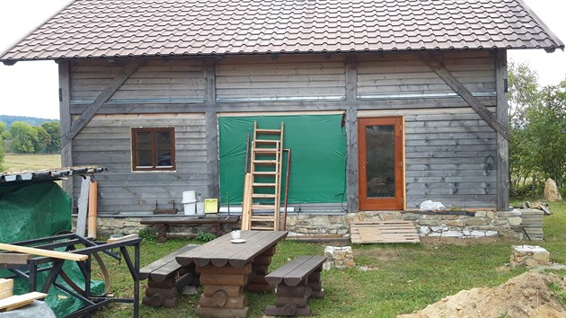 Šumavský podnikatel přestavuje stavení na Knížecích Pláních u Borových Lad v rozporu s územním plánem.