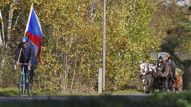 V sobotu se po tyech destkch let se opt roztlouklo srdce kostela svatho Vta ve zruenm a vysdlenm msteku Zahrdka u Lede nad Szavou. (26. jna 2019)