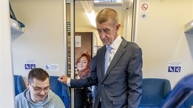 Premiér Andrej Babiš navštíví konferenci o jednodušších možnostech cestování železnicí pro handicapované. (29. října 2019)