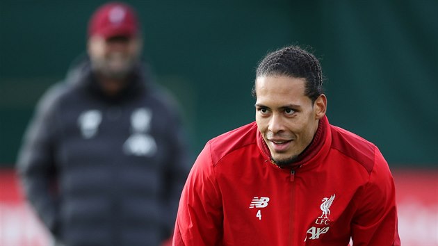 Liverpoolsk stoper Virgil van Dijk bhem trninku ped utknm Ligy mistr v Genku.