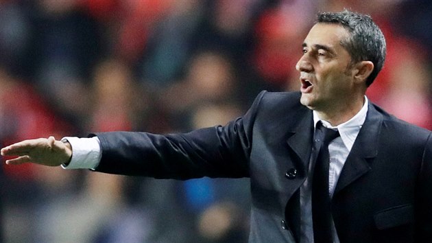 Ernesto Valverde, trenr Barcelony, bhem utkn Ligy mistr na Slavii.