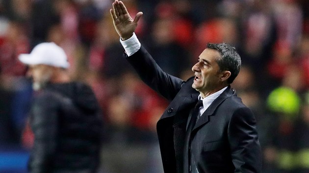 Barcelonsk kou Ernesto Valverde bhem utkn Ligy mistr na Slavii.