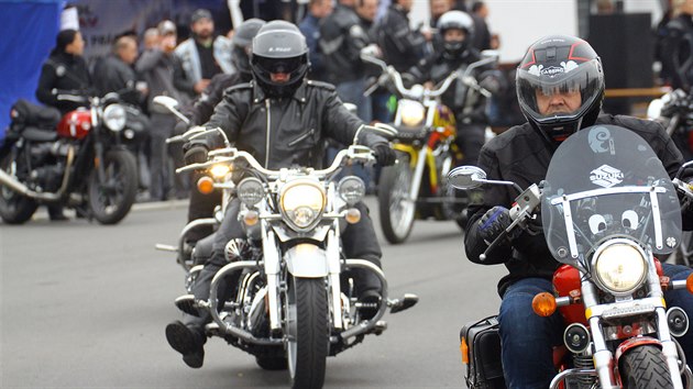 Žďárského uzavírání silnic se zúčastnilo několik stovek motorkářů z celé republiky.