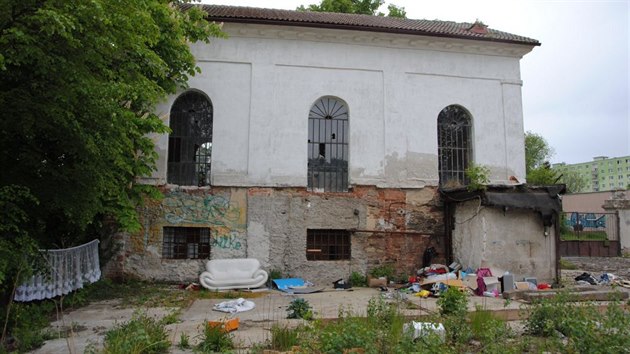 Jirkovskou synagogu v posledn dob obvali bezdomovci, te se pipravuje jej rekonstrukce. Prce potrvaj zhruba rok.