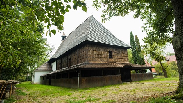 Ve Valaskm Mezi oteveli restaurovan kostel Nejsvtj Trojice.