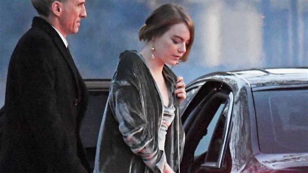 Emma Stoneov na svatb hereky Jennifer Lawrencov (Newport, Rhode Island, 19. jna 2019)