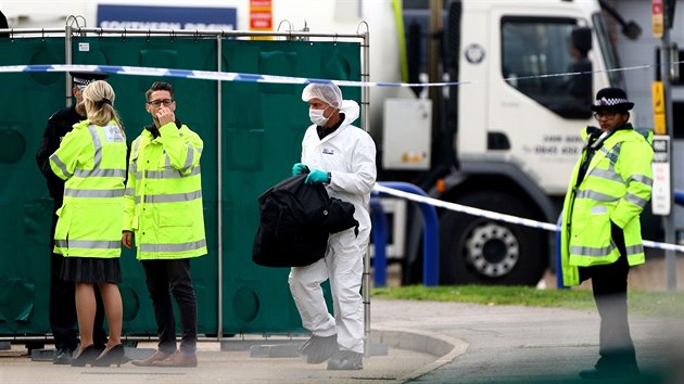 Britsk police nala v hrabstv Essex na jihovchod Anglie v nkladnm automobilu 39 mrtvch lid. (23. jna 2019)