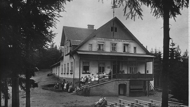 Chata Vbrovka vznikla u Trutnova roku 1923. Ve sv dob sem proudily davy nvtvnk, oblben byly odpoledn tanen aje.