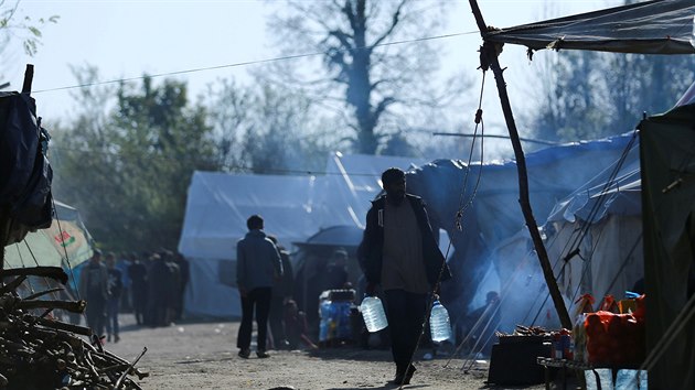 ady v bosenskm mst Biha vypnuly pvod vody do nedalekho uprchlickho tbora Vujak. Chtj tak pimt vldu, aby snila mnostv migrant ijcch v peplnnm tboe, kter je podle mezinrodnch organizac naprosto nevyhovujc. (21. jna 2019)