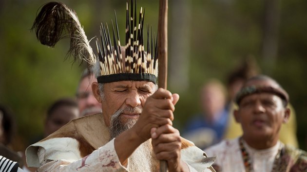 Nelnk Khoisan Ockert Lewies provd modlitbu za d隝.