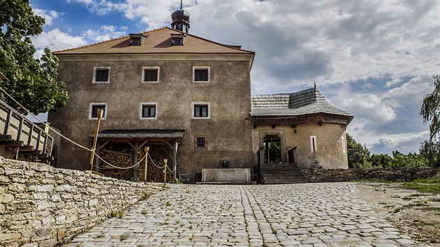 Do objektu bylo nutn investovat nemal prostedky, pedevm na prci vybranch emeslnk podlejcch se na odbornjch stech rekonstrukce. 