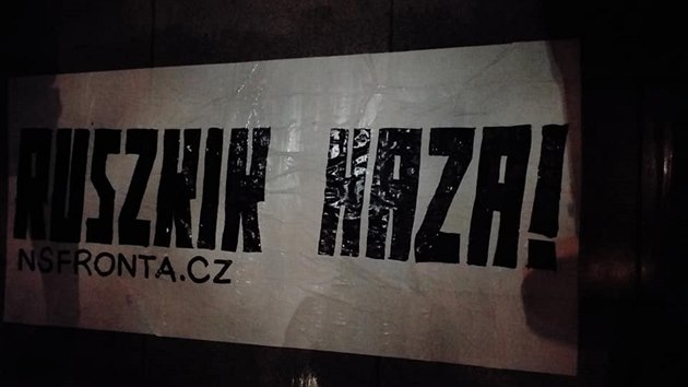 Příznivci Národní a sociální fronty památník v Ostravě poškodili v noci na středu.
