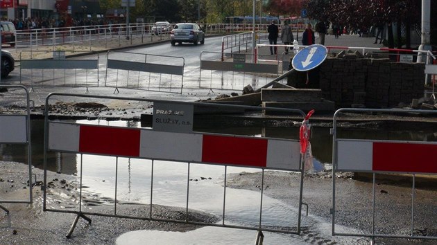 Hav�rie vody v ulici Bud�jovick�. (25. ��jna 2019)