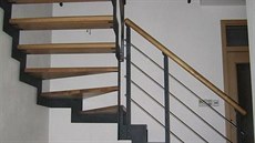 Typický příklad bočnicového schodiště