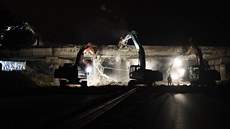 Provoz na dálnici D4 nedaleko Řitky u Prahy policie zastavila kvůli demolici...