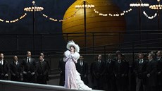 Scéna z Massenetovy Manon v Metropolitní opee, v popedí Lisette Oropesa