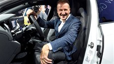 Od srpna nový předseda představenstva Škody Auto Thomas Schäfer představuje aktuální novinku značky, elektrický crossover Enyaq.