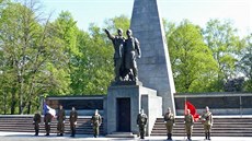 Památník v Komenského sadech v Ostrav�.