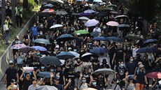 V Hongkongu se uskutenil dalí protest. Cílem pochodu byla elezniní stanice...