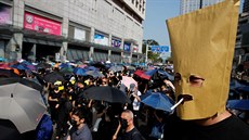 V Hongkongu se uskutenil dalí protest. Cílem pochodu byla elezniní stanice...