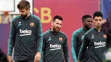 Gerard Pique, Lionel Messi, Samuel Umtiti a Luis Suárez bhem pedzápasového...