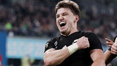 Novozélandský ragbista Beauden Barrett se ve tvrtfinále mistrovství svta...