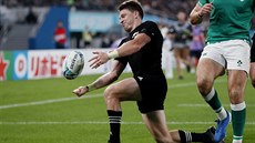 Novozélandský ragbista Beauden Barrett se ve tvrtfinále mistrovství svta...