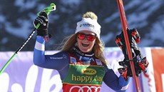 Alice Robinsonová slaví triumf v obím slalomu v Söldenu.