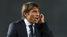 Antonio Conte proívá zápas svého Interu Milán.