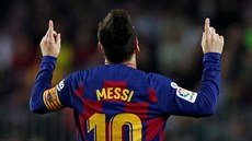 Lionel Messi z Barcelony oslavuje svou trefu.